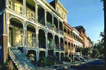 блочная застройка домами в викторианском стиле